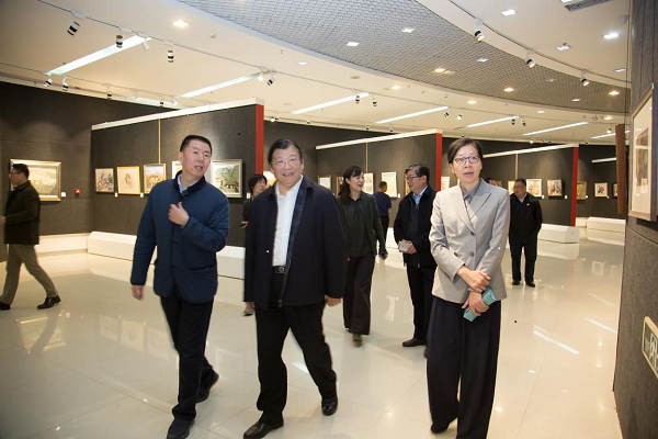 省政协、省委宣传部领导一行到郑州美术馆参观2.png 省政协、省委宣传部领导一行到郑州美术馆参观2.png