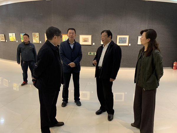 省政协、省委宣传部领导一行到郑州美术馆参观3.png 省政协、省委宣传部领导一行到郑州美术馆参观3.png