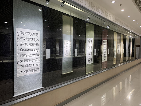 s展览现场 书法2.jpg